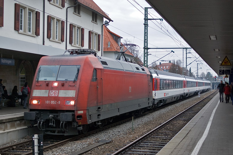 101 052 mit IC 181 bei km 15,6 (M&auml;rz 2011)