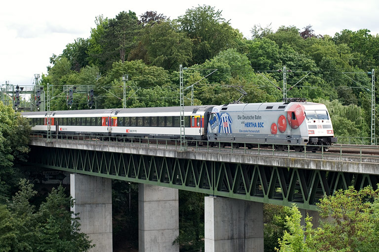 101 144 mit IC 184 bei km 14,6 (Juni 2011)