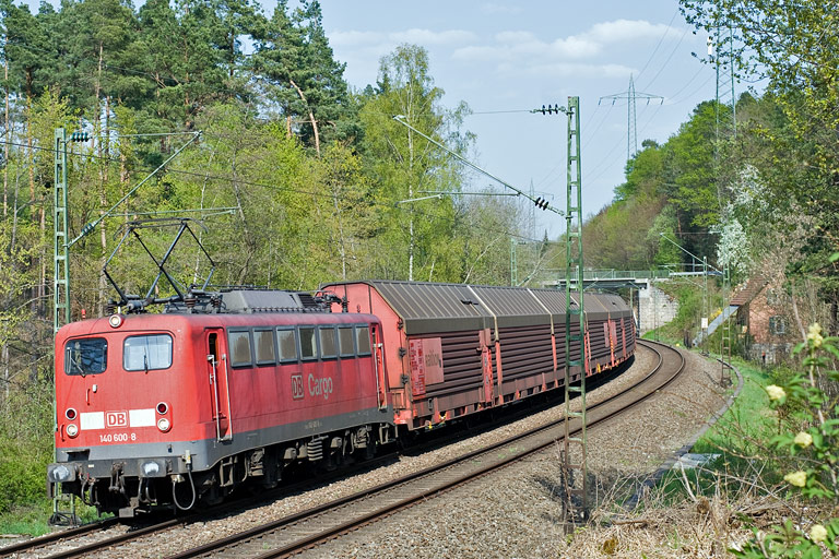 140 600 mit FZ 56167 bei km 19,2 (April 2011)