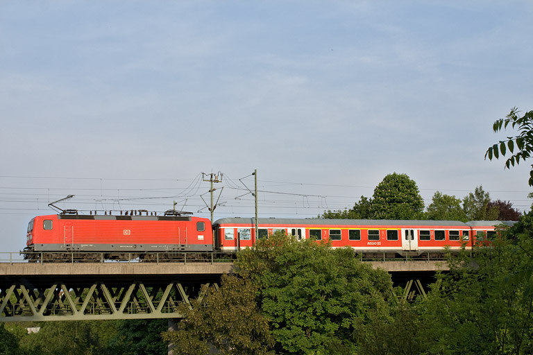 143 195 mit D 1685 bei km 14,6 (Mai 2011)