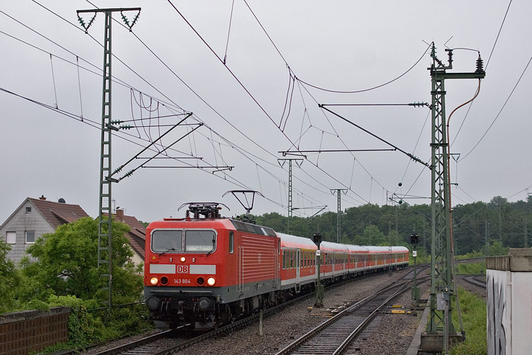 143 804 mit RE 19048 bei km 16,8 (Mai 2011)