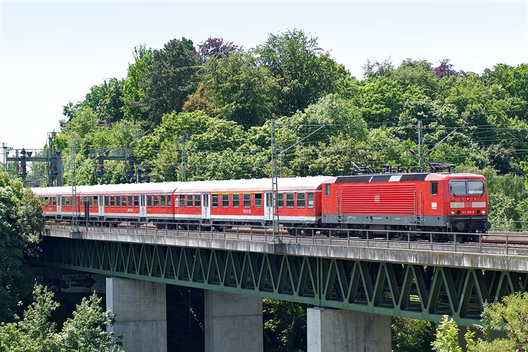 143 886 mit D 1682 bei km 14,6 (Mai 2011)