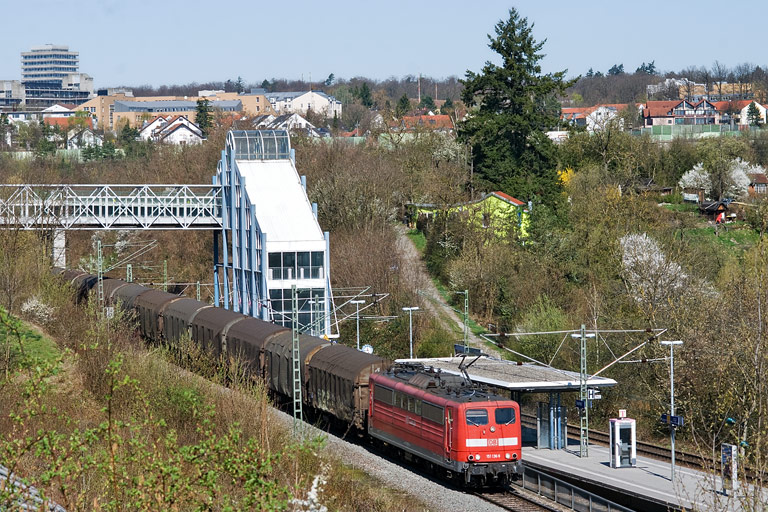 151 136 mit CS 49225 bei km 14,2 (April 2011)