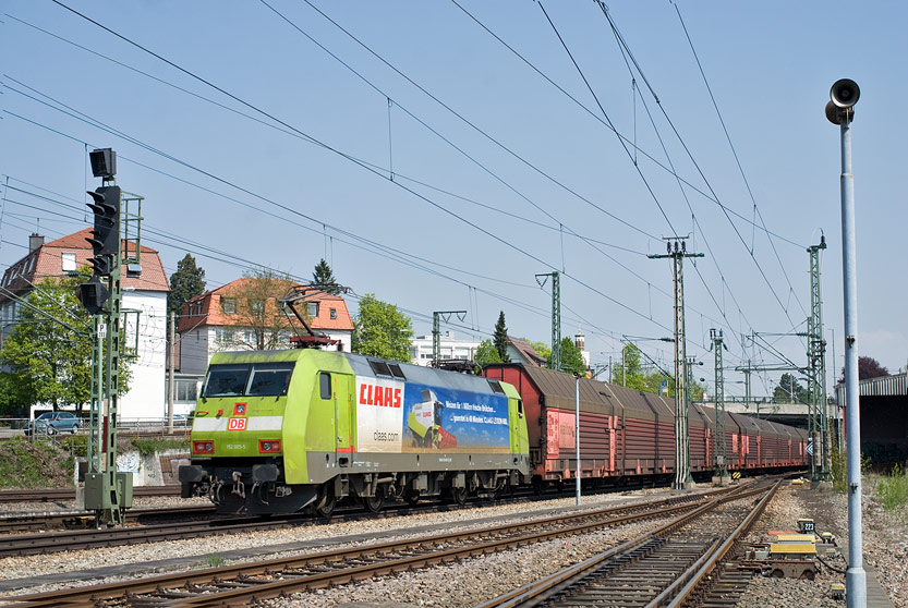 152 005 mit CS 61786 bei km 15,4 (April 2011)