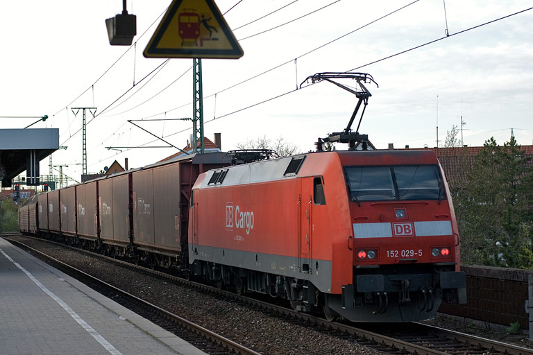 152 029 mit CSQ 60084 bei km 16,8 (April 2011)