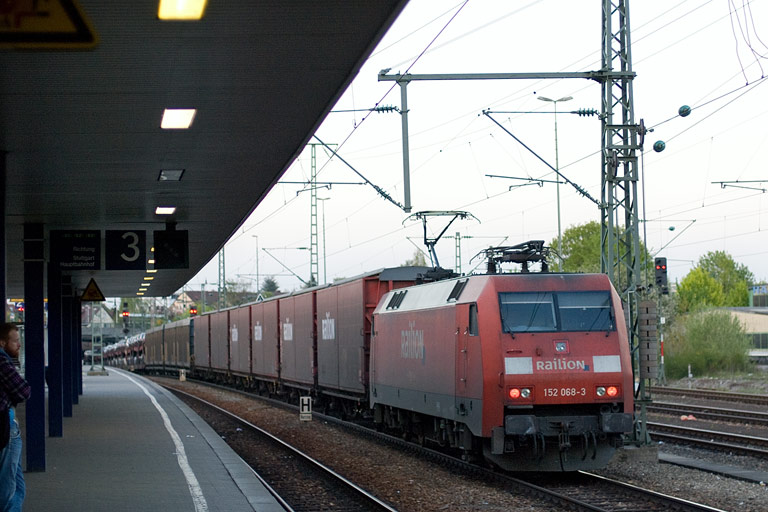 152 068 mit CSQ 60084 bei km 15,6 (April 2011)