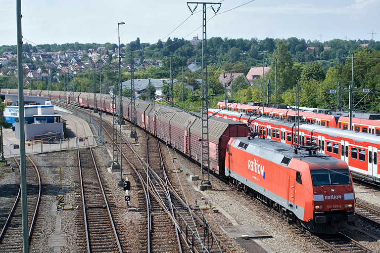 152 087 mit CSQ 60080 bei km 16,0 (August 2011)
