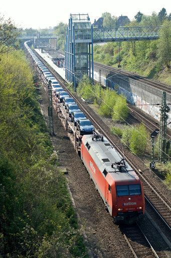 152 098 mit CSQ 60090 bei km 14,0 (April 2011)