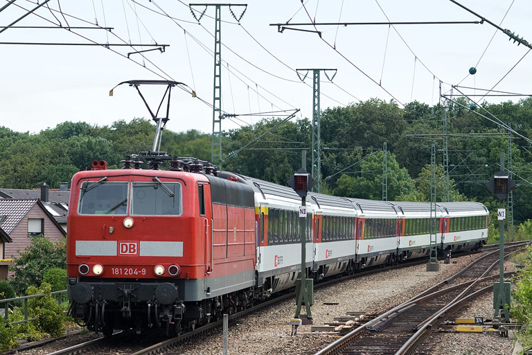 181 204 mit IC 280 bei km 16,8 (August 2011)