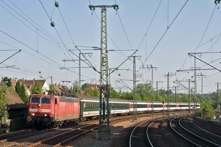 181 207 mit IC 181 bei km 16,6 (April 2011)
