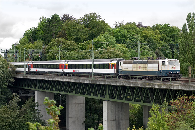 181 211 mit IC 280 bei km 14,6 (August 2011)