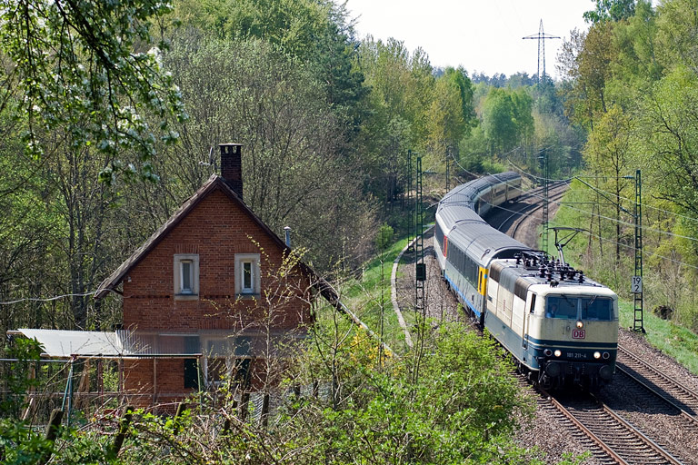 181 211 mit IC 280 bei km 19,2 (April 2011)