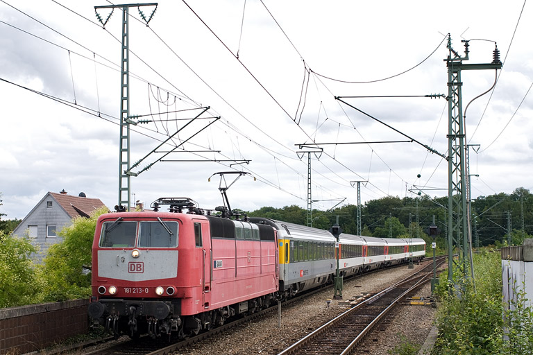 181 213 mit IC 280 bei km 16,8 (August 2011)