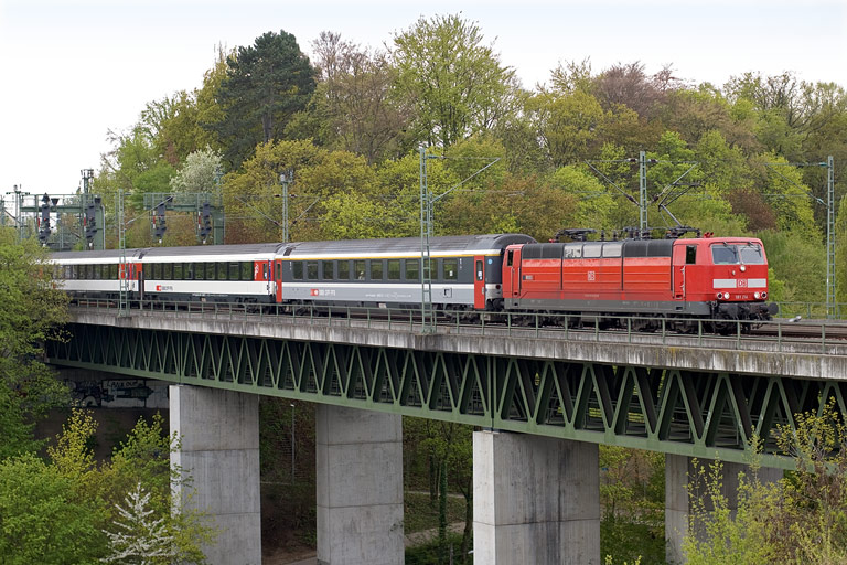 181 214 mit IC 280 bei km 14,6 (April 2011)