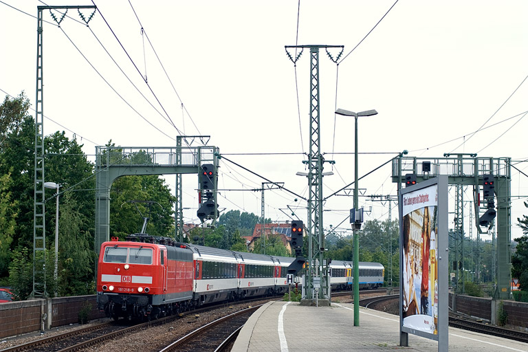 181 218 mit IC 181 bei km 16,6 (Juli 2011)