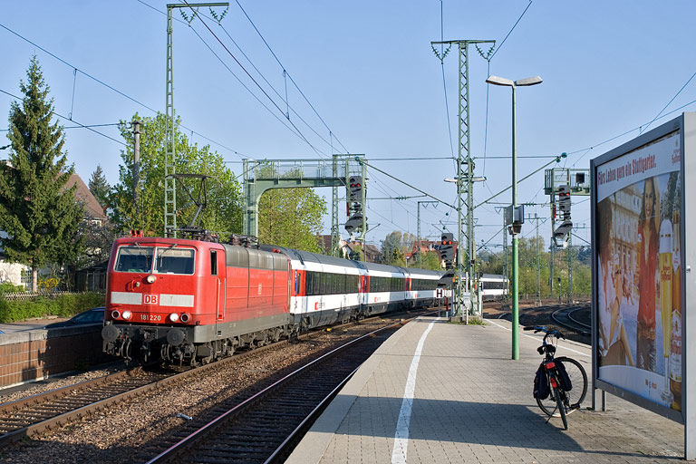 181 220 mit IC 181 bei km 16,6 (April 2011)