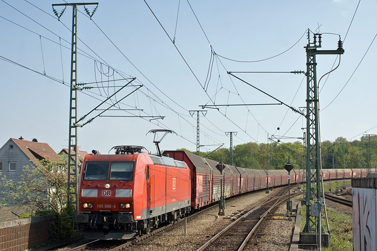 185 006 mit CSQ 60082 bei km 16,8 (April 2011)