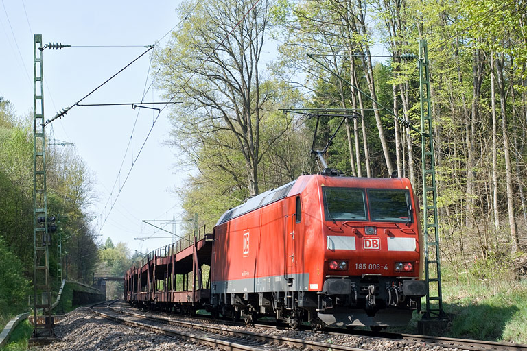 185 006 mit FZ 56165 bei km 18,8 (April 2011)