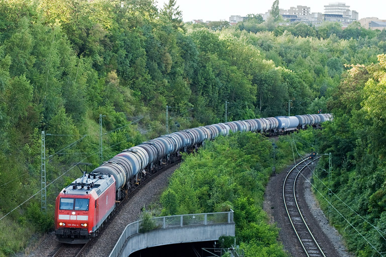 185 054 mit CS 47097 bei km 13,8 (August 2011)