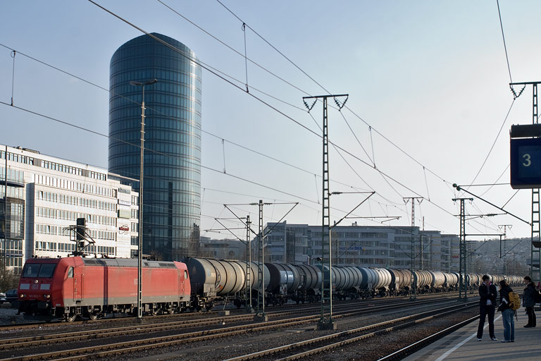 185 062 mit CFN 62497 bei km 15,6 (M&auml;rz 2011)