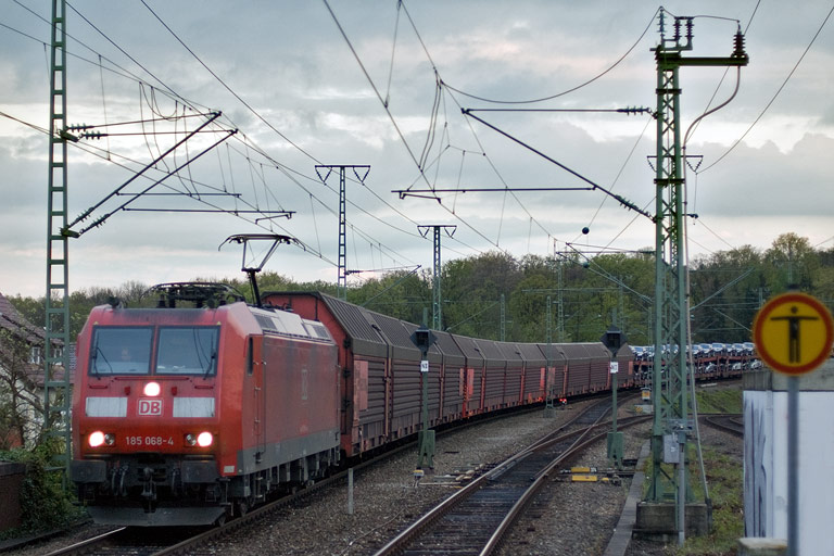 185 068 mit CSQ 60084 bei km 16,8 (April 2011)