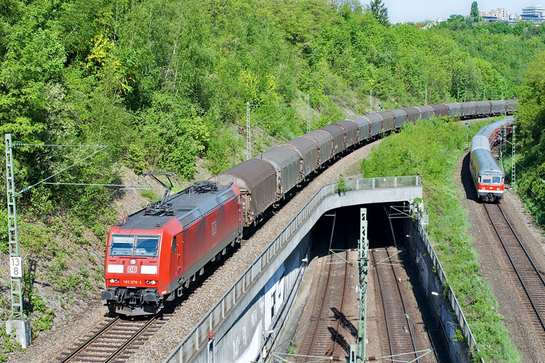 185 073 mit CS 49225 bei km 13,8 (April 2011)