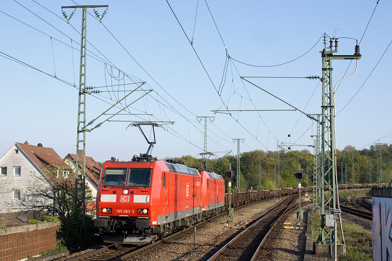 185 083 und 185 006 bei km 16,8 (April 2011)