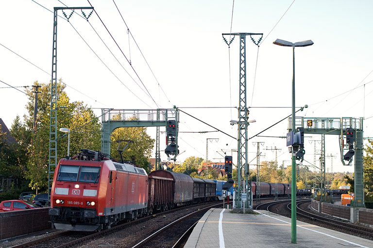 185 085 mit FE 44691 bei km 16,6 (Oktober 2011)