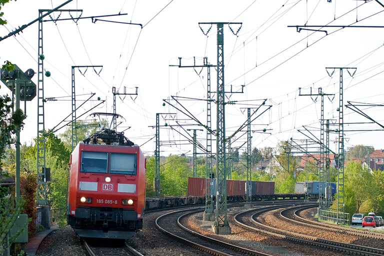 185 085 mit TEC 43161 bei km 16,4 (April 2011)