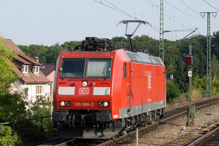 185 088 als Tfzf 67080 bei km 16,8 (August 2011)