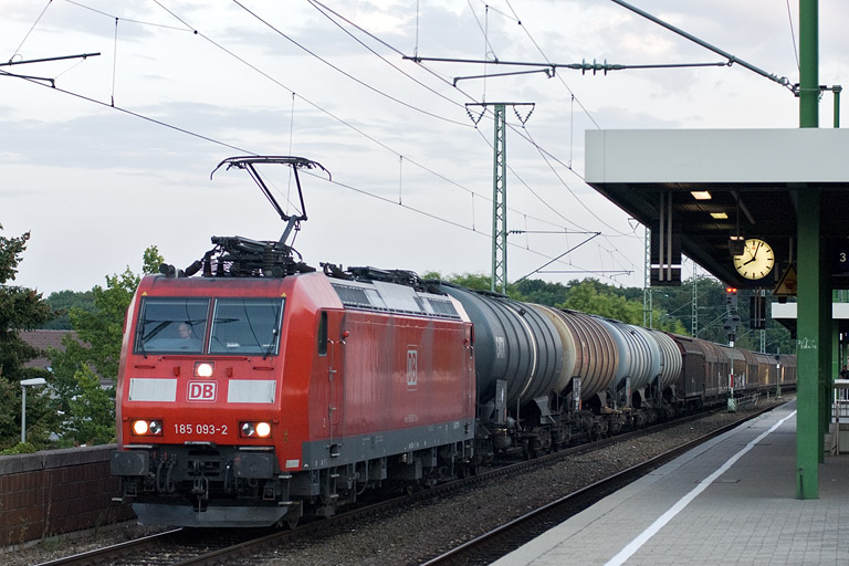 185 093 mit FZT 56182 bei km 16,8 (August 2011)