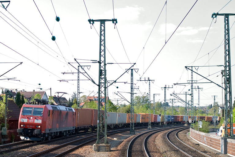 185 093 mit TEC 43163 bei km 16,6 (April 2011)