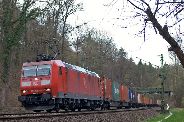 185 094 mit TEC 43163 bei km 11,8 (April 2011)