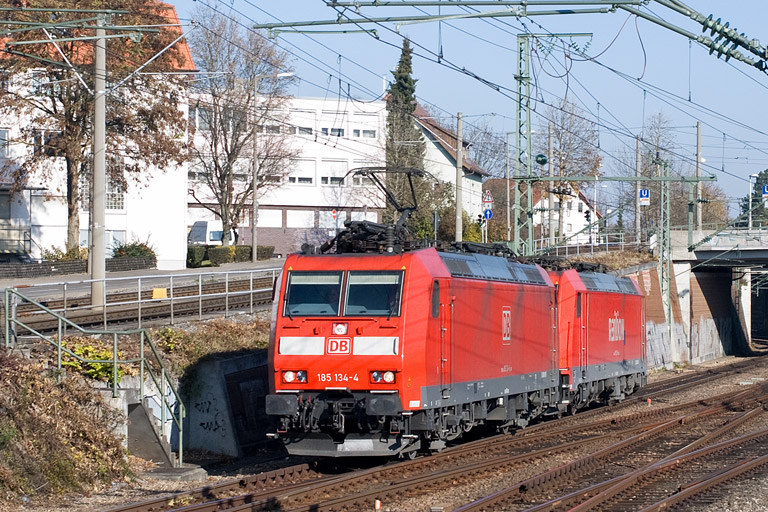 185 134 und 185 209 bei km 15,4 (November 2011)