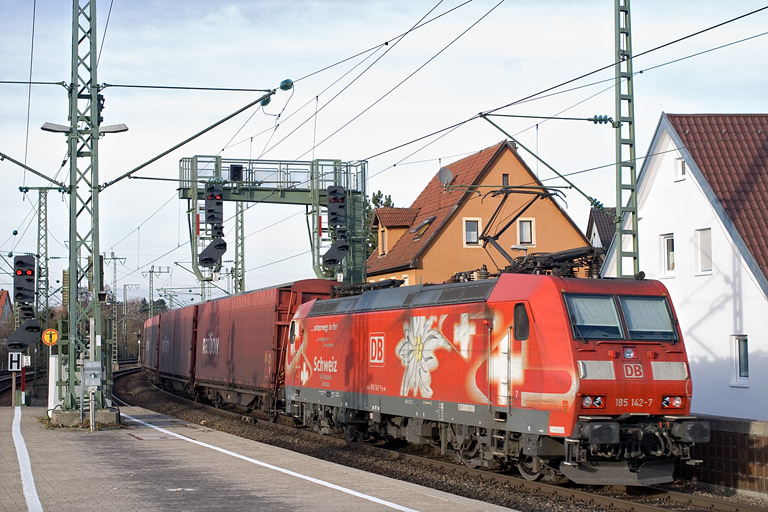 185 142 mit CSQ 60092 bei km 16,6 (November 2011)