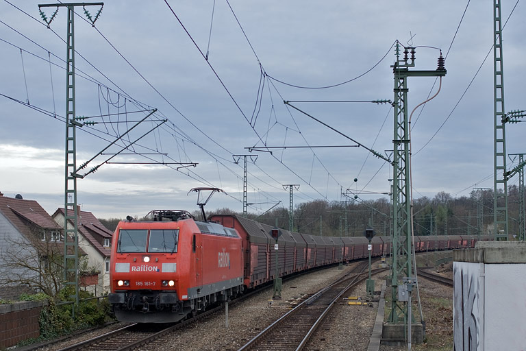 185 161 mit CSQ 60084 bei km 16,8 (April 2011)