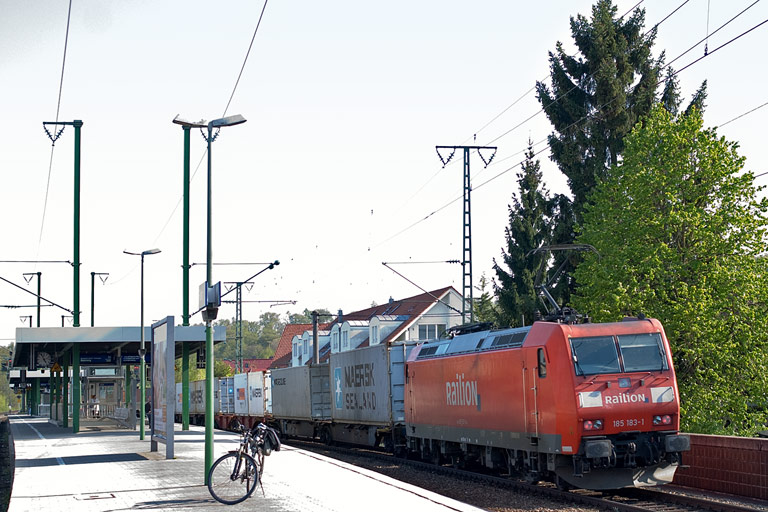 185 183 mit TEC 43163 bei km 16,8 (April 2011)