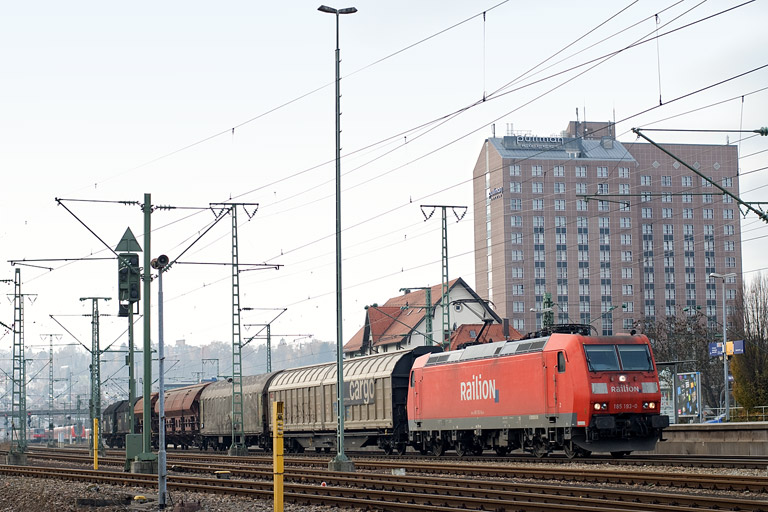 185 193 mit FE 44696 bei km 15,6 (November 2011)