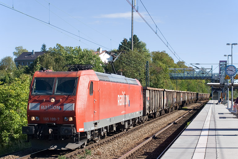 185 199 mit CFN 98812 bei km 14,2 (September 2011)
