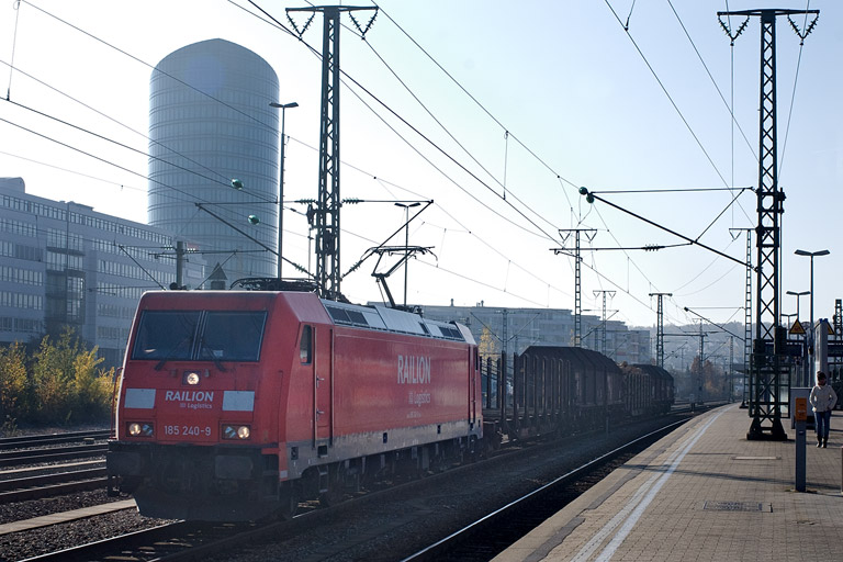 185 240 mit FE 44696 bei km 15,4 (November 2011)