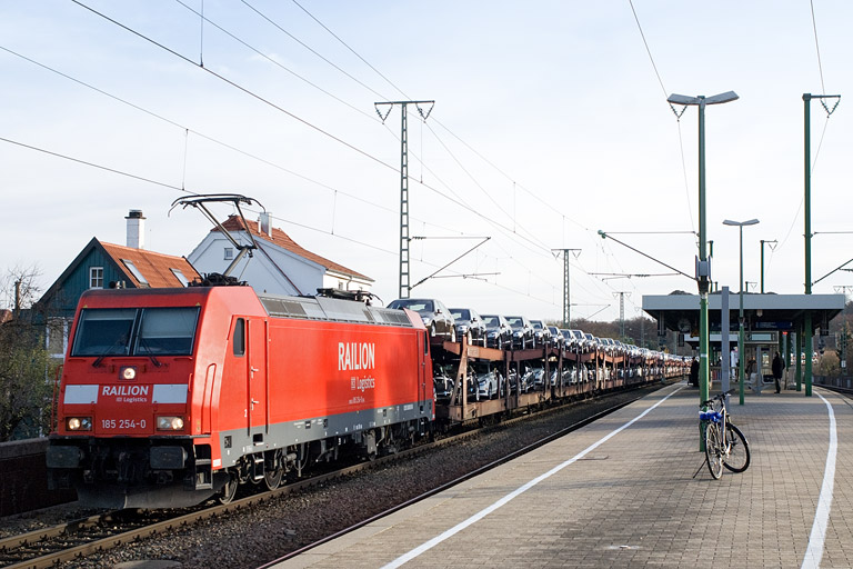 185 254 mit CSQ 60092 bei km 16,8 (November 2011)