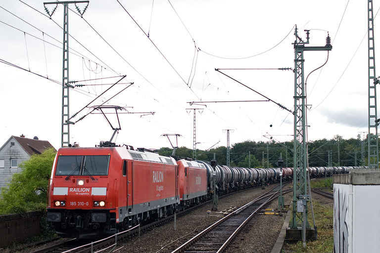 185 310 und 185 191 bei km 16,8 (September 2011)