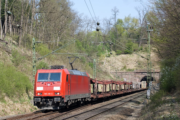 185 316 mit FZT 56189 bei km 18,0 (April 2011)