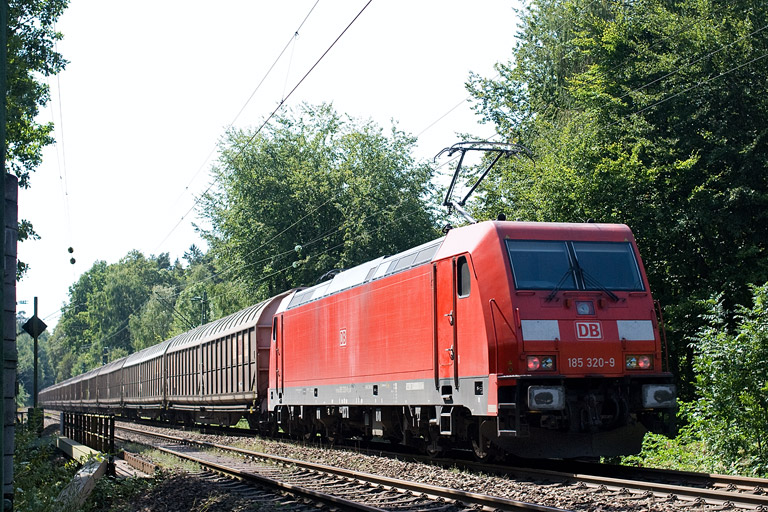 185 320 mit CS 46717 bei km 18,4 (August 2011)