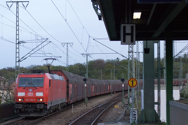 185 358 mit CSQ 60084 bei km 16,8 (April 2011)