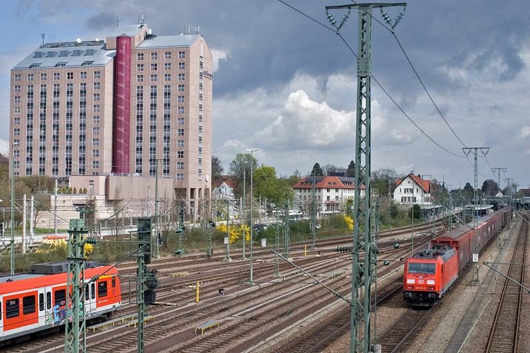 185 373 mit CSQ 60080 bei km 15,8 (April 2011)