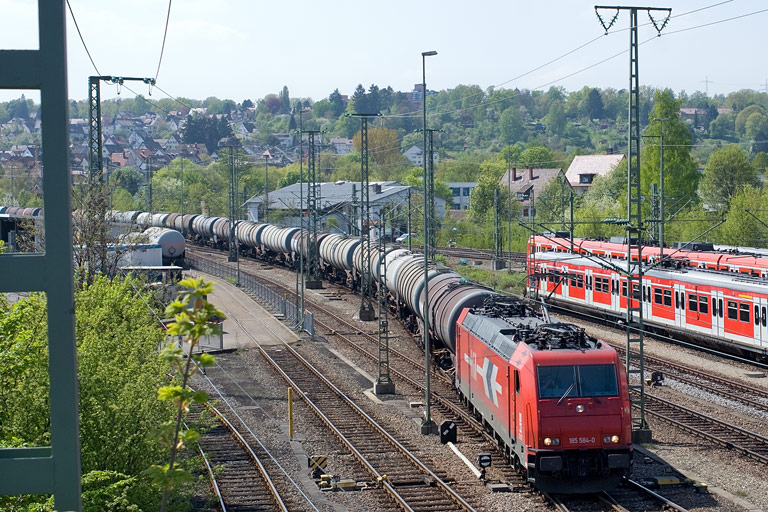 HGK 185 584 bei km 16,0 (April 2011)