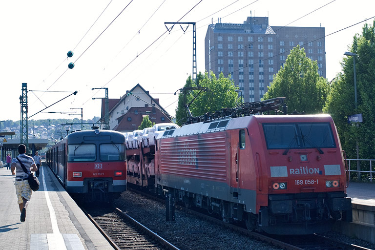 189 258 mit FS 50857 bei km 15,6 (April 2011)