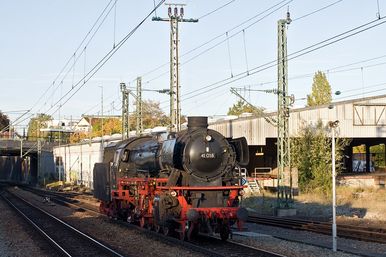 41 018 als Tfzf(D) 92904 in Stuttgart-Vaihingen (September 2011)