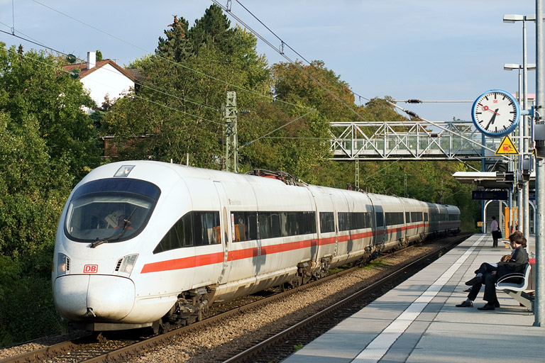 411 018 (Tz 1118) als L-ICE 91505 bei km 14,2 (August 2011)
